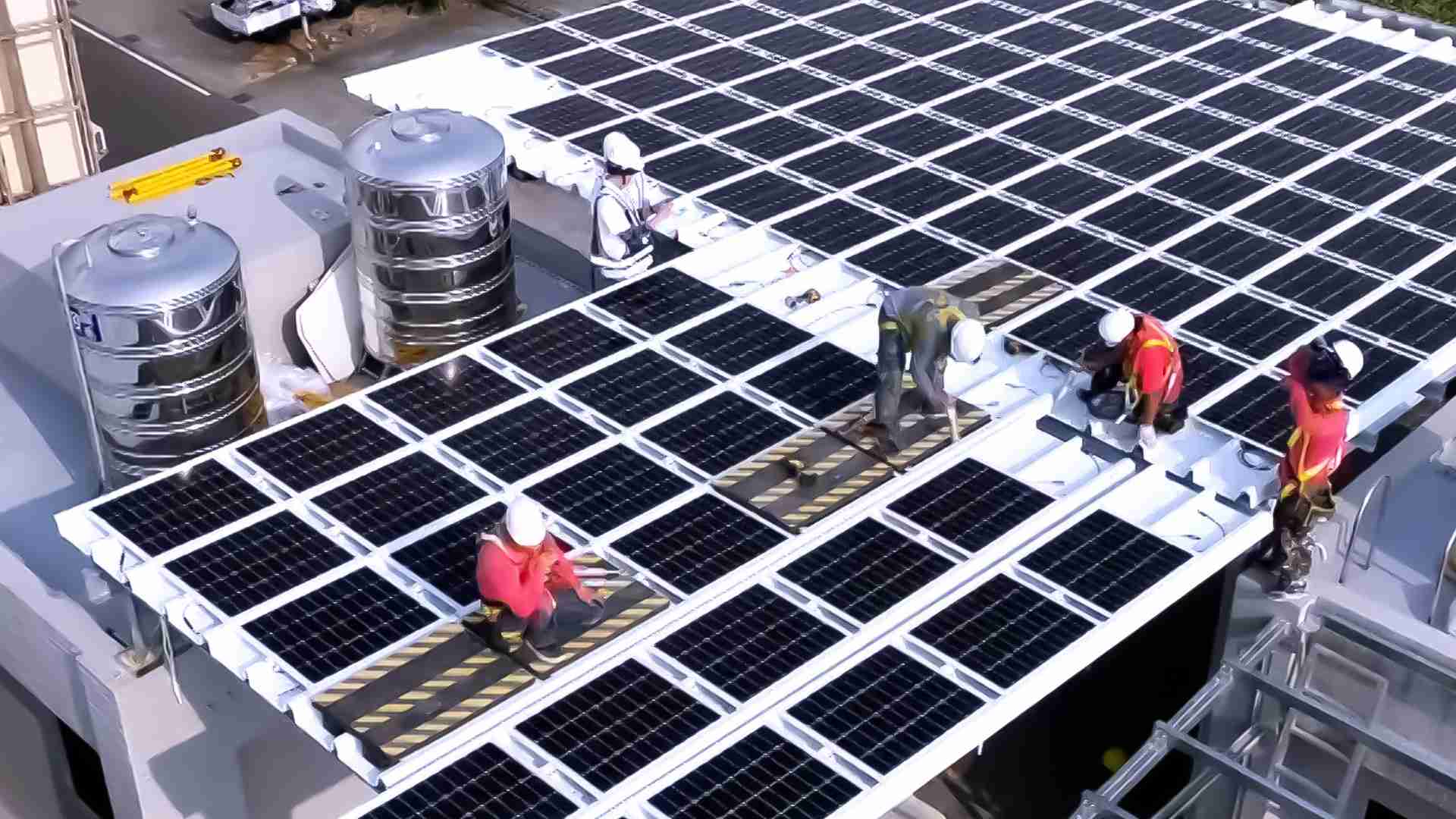 Wepay着力于替代能源之技术研发，，，，如光电浪板的相关制程、、、设备与产品，，其中所开发之光电整合型浪板，，，，减少传统金属支架安装，，，更提升耐候度，，可广泛运用于多元场域，，，，并辅助建筑达到净零碳排目标